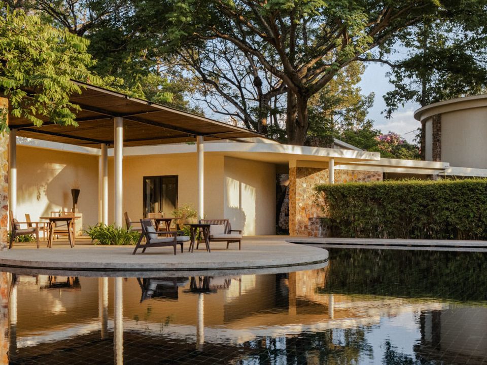 Amansara, Siem Reap - the 1960s New Khmer pavilion and pool